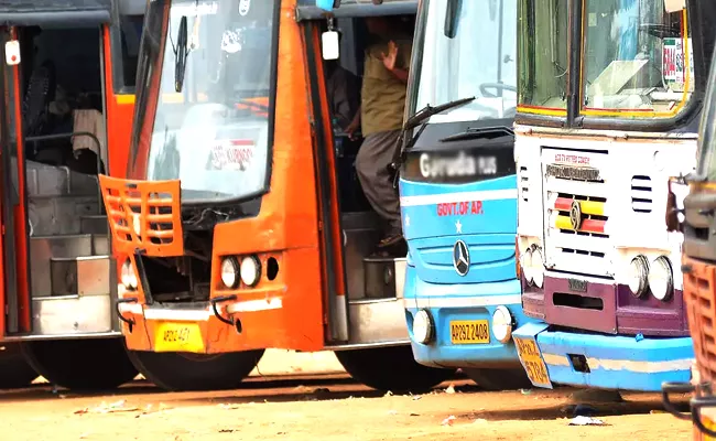 Rent Bus Owners Of TSRTC Struggling Due To Covid 19 In Telangana - Sakshi