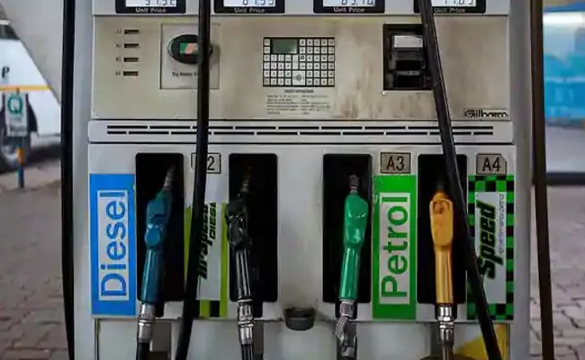 Petrol and diesel prices for 8th consecutive day - Sakshi