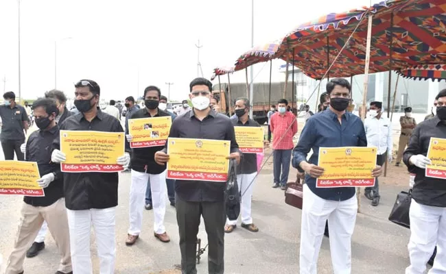 TDP Protest In Legislative Council On Governor Speech - Sakshi