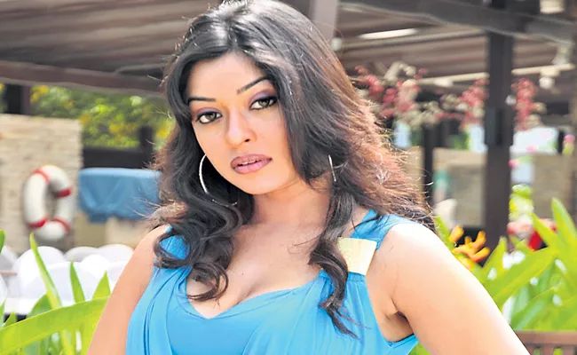 Actress Payal Ghosh reveals her problem is fear of death - Sakshi