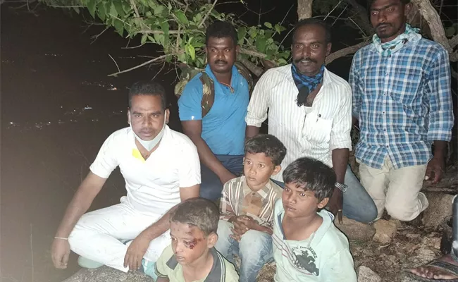 Children Stuck in Cave Rayachoti Police Rescue in midnight - Sakshi