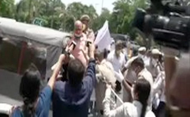 Army Veterans Protest Outside The Chinese Embassy In Delhi - Sakshi