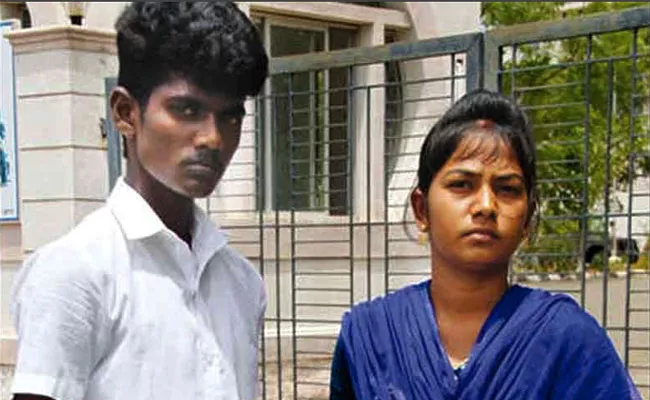 Love Pair Approached SP Office To Ensure Their Safety In Tamil Nadu - Sakshi