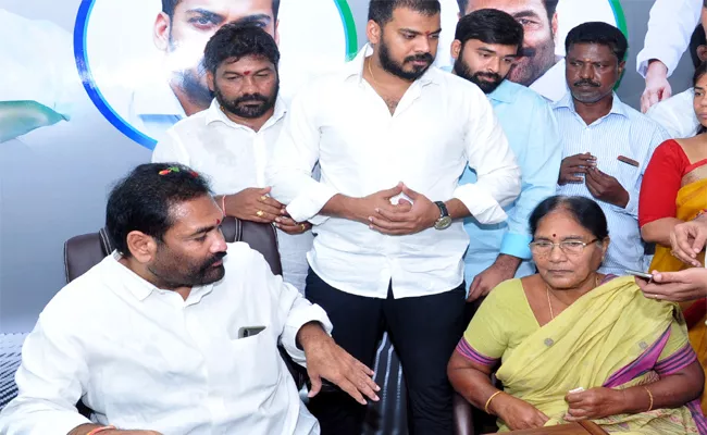 MLA Kotamreddy Sridhar Reddy Mother Passed Away in SPSR Nellore - Sakshi