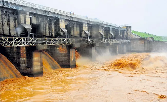 Full of water flows in water projects in AP - Sakshi