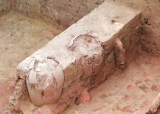 2300 Year Old Tomb Discovered In Tamilnadu - Sakshi