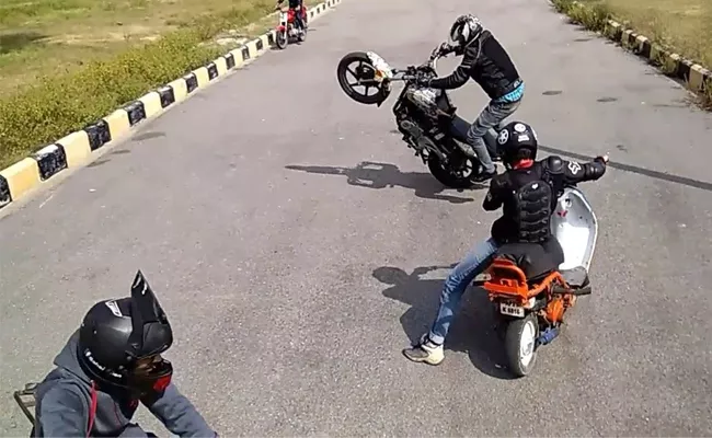 Three Youth Deceased Performing Stunts On Bike In Bengaluru - Sakshi