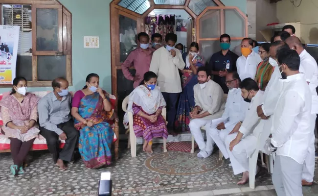 Union Minister Kishan Reddy Consoled Colonel Santosh Babu Family - Sakshi