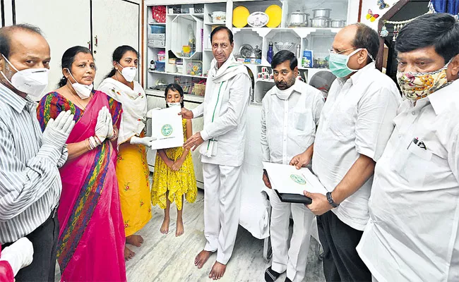 CM KCR Meets Martyr Colonel Santhosh Babu Family in suryapet - Sakshi