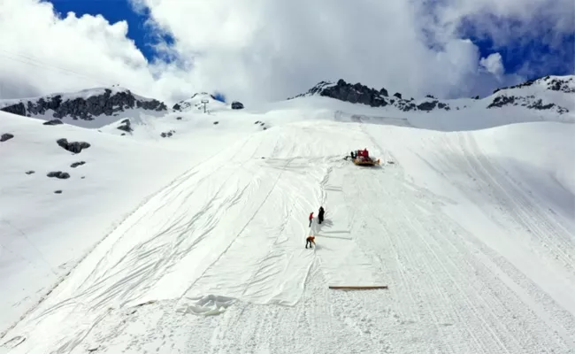 Italy Government Covering With Giant Tarps on Icebergs - Sakshi