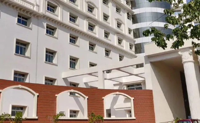 Government Luxury Guest House As Covid Centre For Ministers And MLAs - Sakshi