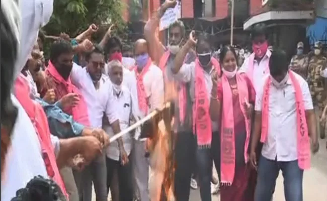 Coal Mines Workers Protest Against Central Decision At Singareni Bhavan - Sakshi