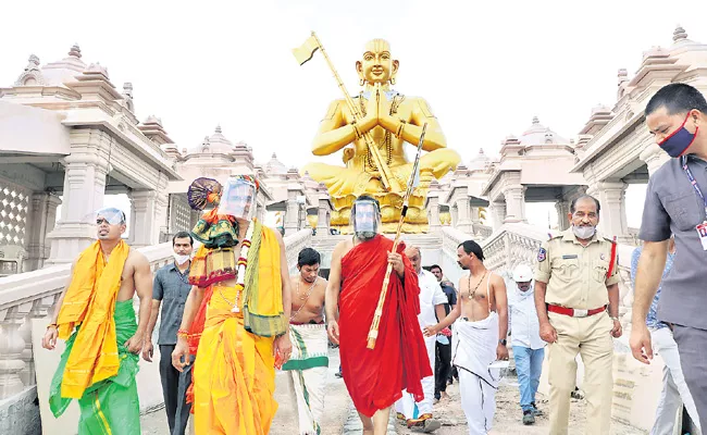 MP CM Shivraj Singh Chauhan Visited Divyasaketalayam At Shamshabad - Sakshi