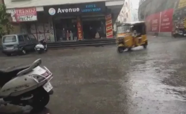 Heavy Rainfall In Hyderabad Pathabasthi - Sakshi