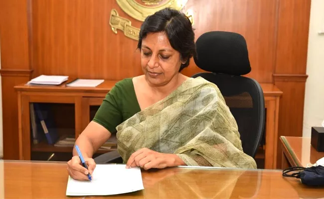 Vini Mahajan Is Punjab’s First Woman Chief Secretary - Sakshi