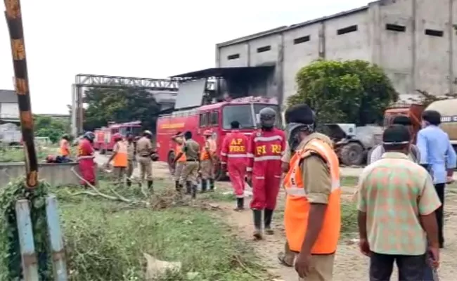 Ammonia Gas Leakage at Nandyal MP SPY Reddy Factory - Sakshi