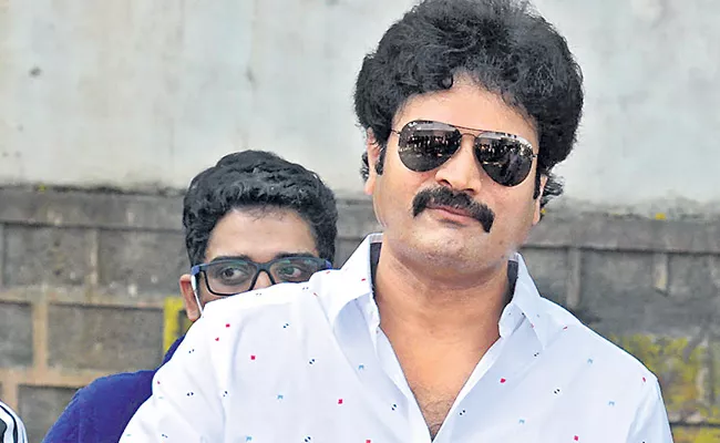 Dasari Narayana Rao sons fight over property dispute - Sakshi