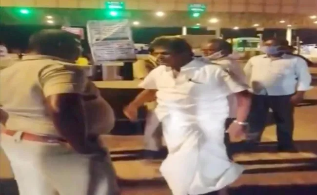 AIADMK Leader Arjunan Violates Lockdown Abuses Cops - Sakshi