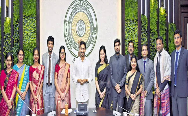 Trainee IAS Officers meets CM YS Jaganmohan Reddy - Sakshi