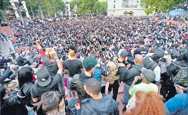 Thousands in Houston march to pay tribute to George Floyd - Sakshi