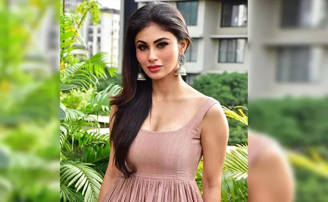 Mouni Roy React on Her Wedding Rumours - Sakshi