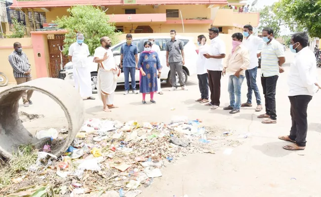 Collector Bharathi Slams Officials in Mancherial - Sakshi