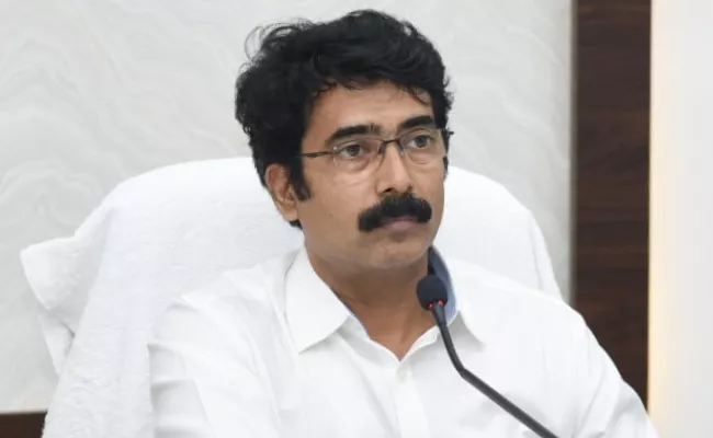 East Godavari Collector Muralidhar Reddy Comments Over Sand - Sakshi