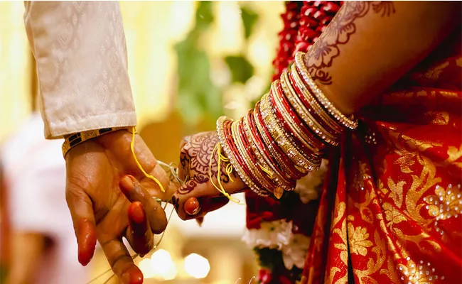 Government Decided To Hike Incentive For Inter Caste Marriages - Sakshi