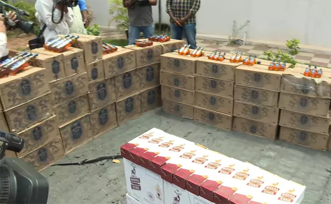 Vijayawada Police Seized Rs 31 Lakhs From A Man - Sakshi