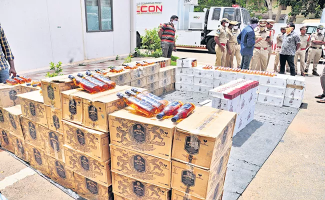 Police inspections at state borders about Alcohol trafficking - Sakshi