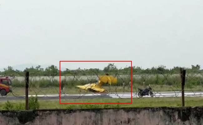 Trainee Aircraft Crash Two Pilots Deceased At GATI In Odisha - Sakshi