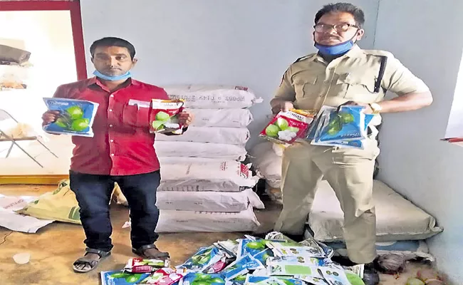 3 Thousand Quintals Fake Cotton Seeds Seized In Telangana - Sakshi