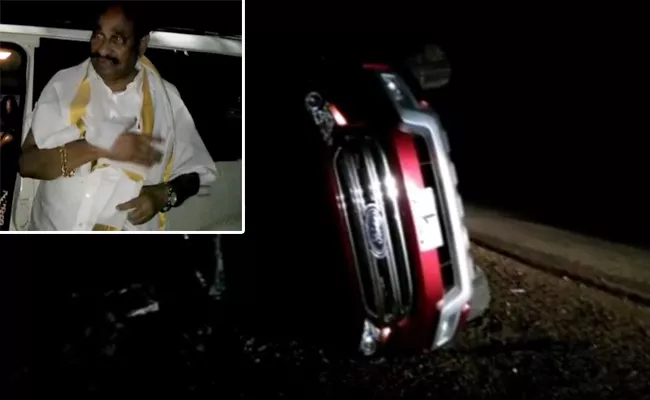 Ex Congress Minister Ramreddy Damodar Reddy Car Accident At Sujatha Nagar - Sakshi