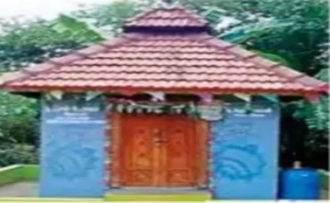 Person Build Temple To Parents In Tamil Nadu - Sakshi