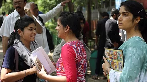 UPSC Issues NOTICE FOR THE CANDIDATES TO SUBMIT CHOICE OF CENTRE - Sakshi