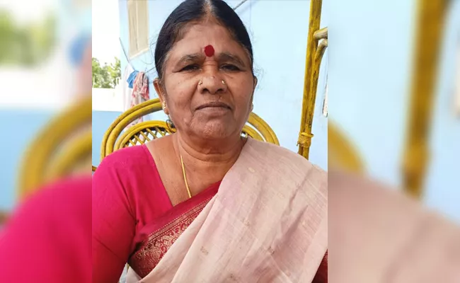 Knife Attack in Oldwoman in Wanaparthy For Assets Video Viral - Sakshi