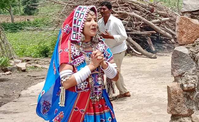 Anchor Mangli Teej Celebrations In Medak - Sakshi