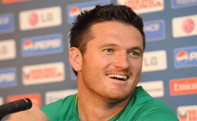 Graeme Smith Praises MS Dhoni - Sakshi