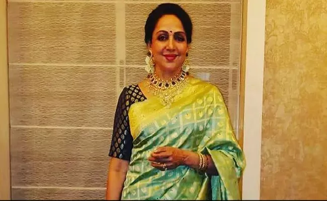 Hema Malini Reacts To Health Rumours - Sakshi