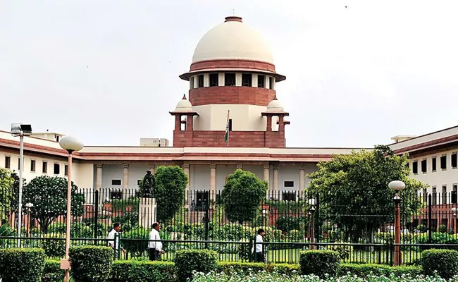 Supreme court Issues Notice To TS Police over Woman Employee Suicide - Sakshi