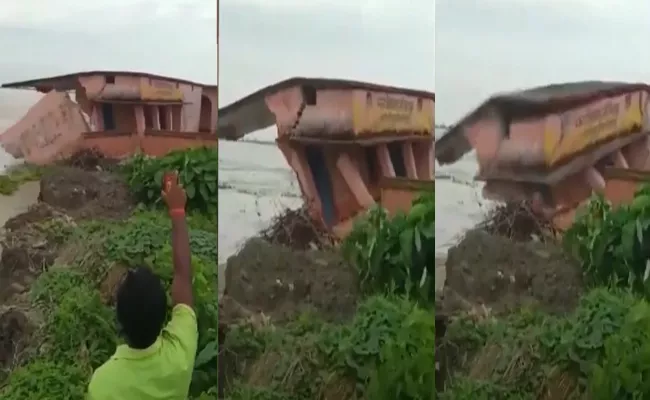 School Building Collapses Due To Kosi River Flows In Bihar - Sakshi