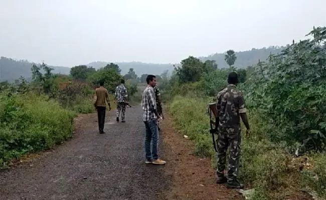 Police Combing For maoists In Tiryani Forest At Adilabad - Sakshi