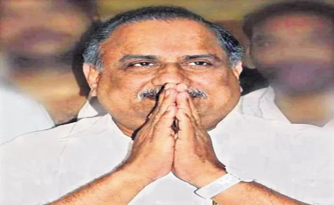 Mudragada Padmanabham quits Kapu reservation movement - Sakshi