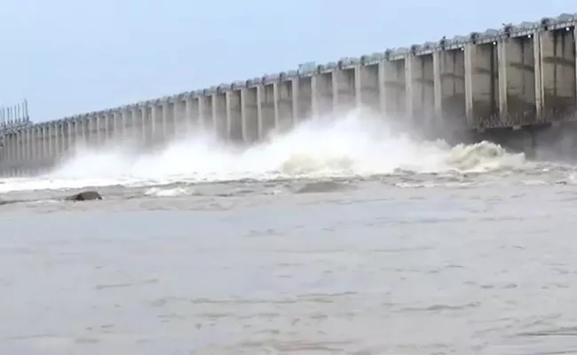 Jurala Reservoir Gets Huge Flood Water From Krishna Basin Water - Sakshi