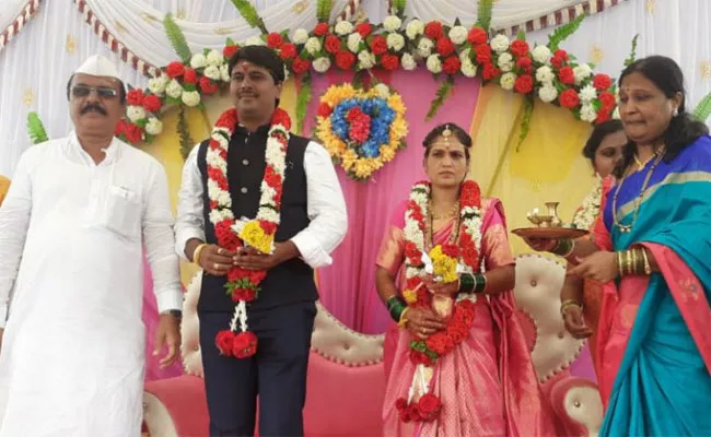 Panchayat President And Vice President Were Married For Love In Karnataka - Sakshi