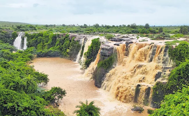 Widespread Rains lashed across Andhra Pradesh - Sakshi