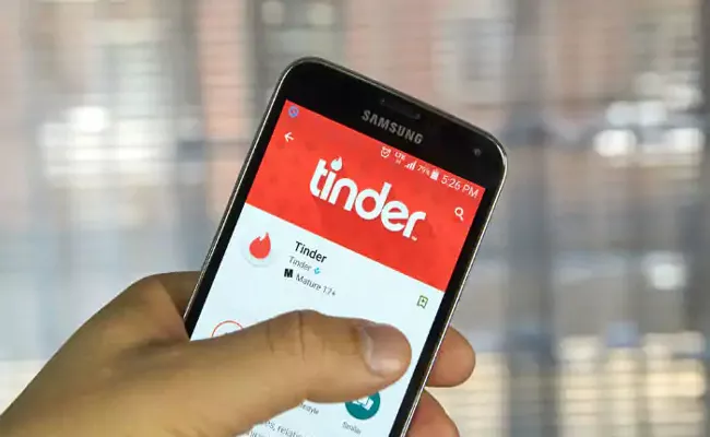 Cyber Criminals Cheat With Tinder And Vchat Apps Hyderabad - Sakshi