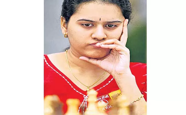 Koneru Humpy Entered Into Semi Final In Womens Speed Chess Championship - Sakshi