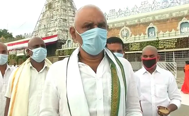 Minister Kodali Nani Visits Tirumala Temple - Sakshi