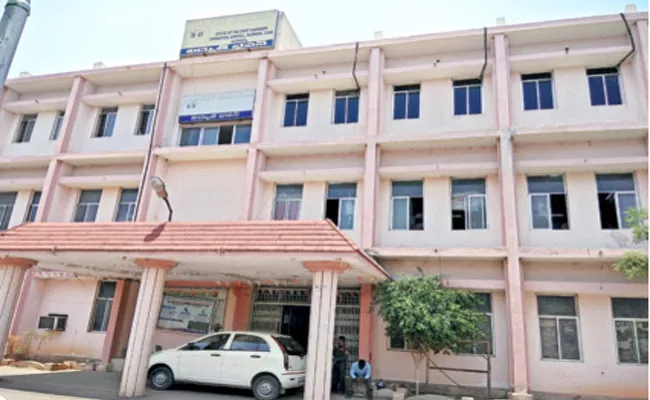 Administration Negligence in Kurnool Vidyut Bhavan - Sakshi